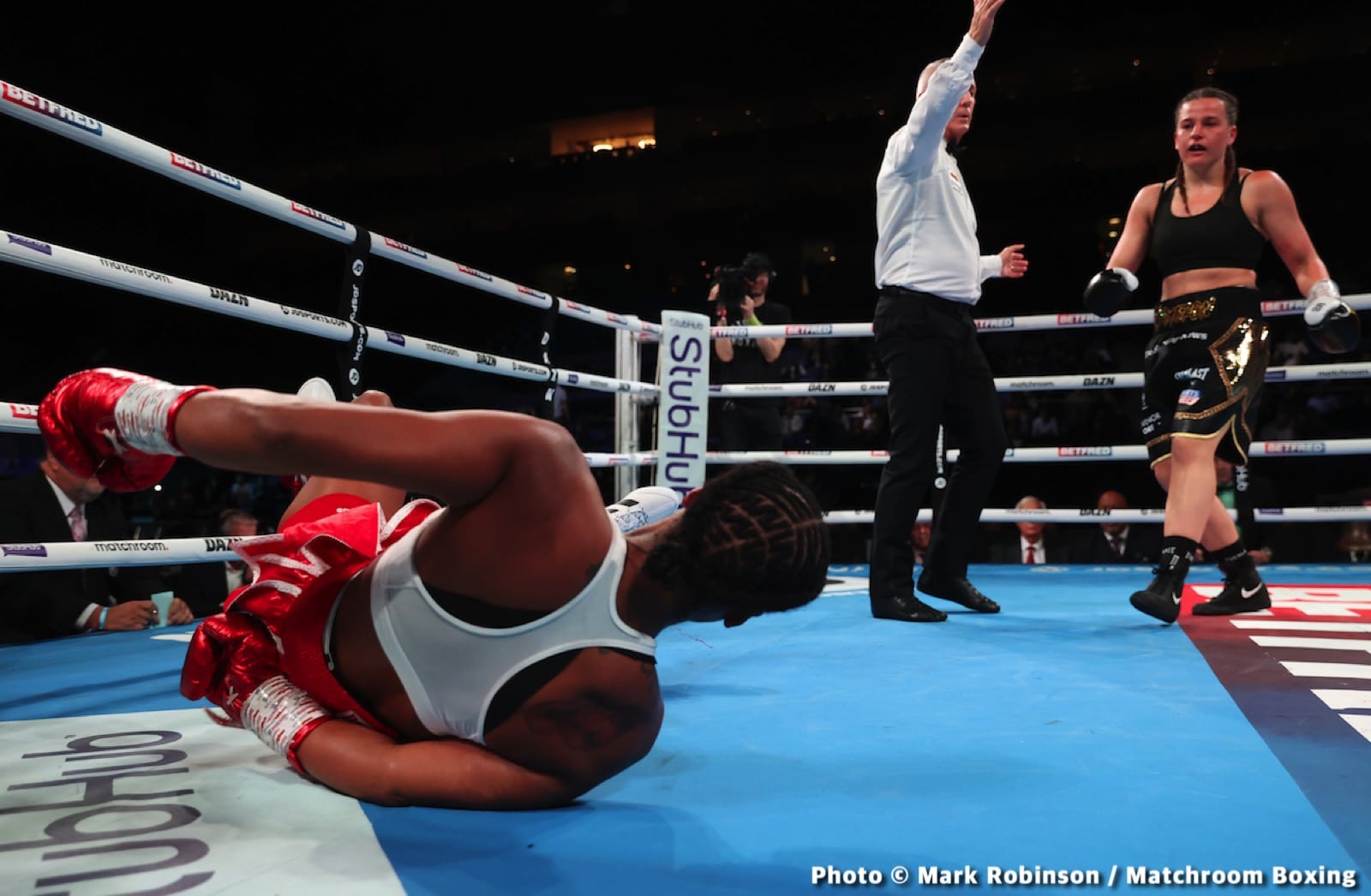 Image: Boxing Results: Chantelle Cameron Defeats Mary McGee for Unification Win!