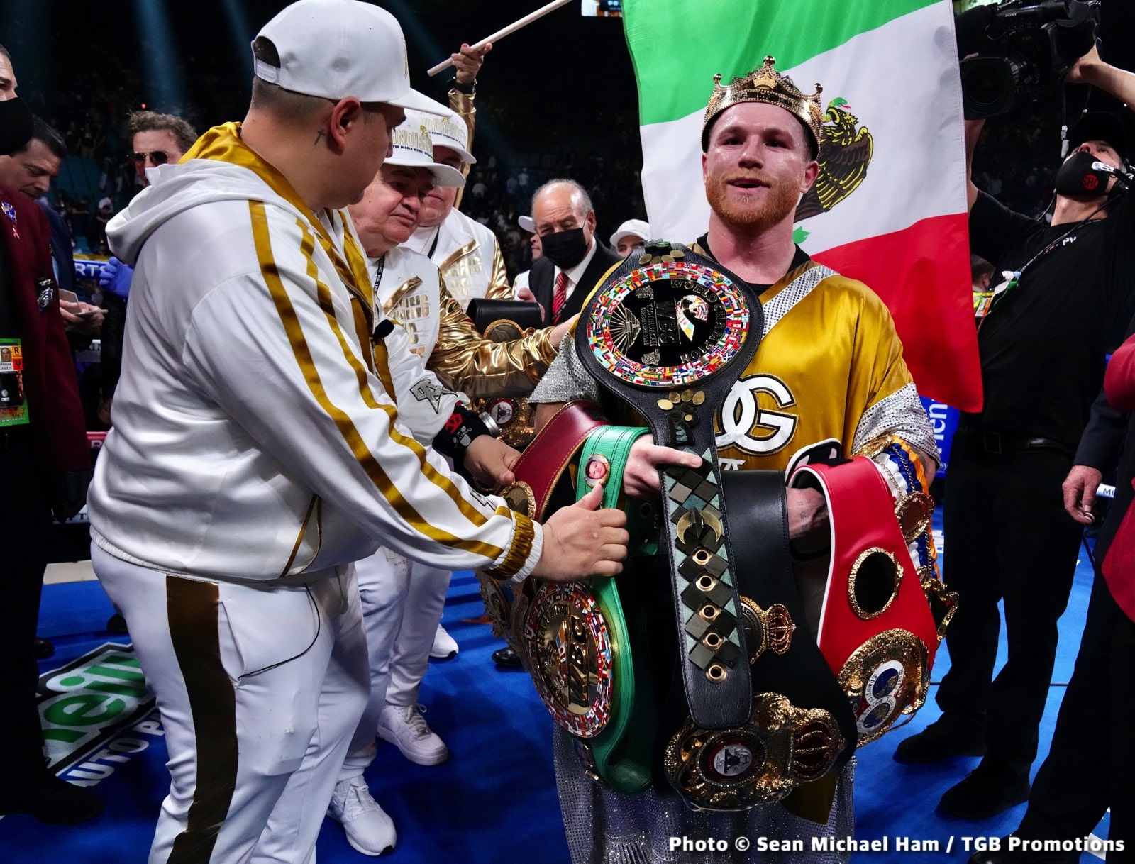 Artur Beterbiev Canelo Alvarez