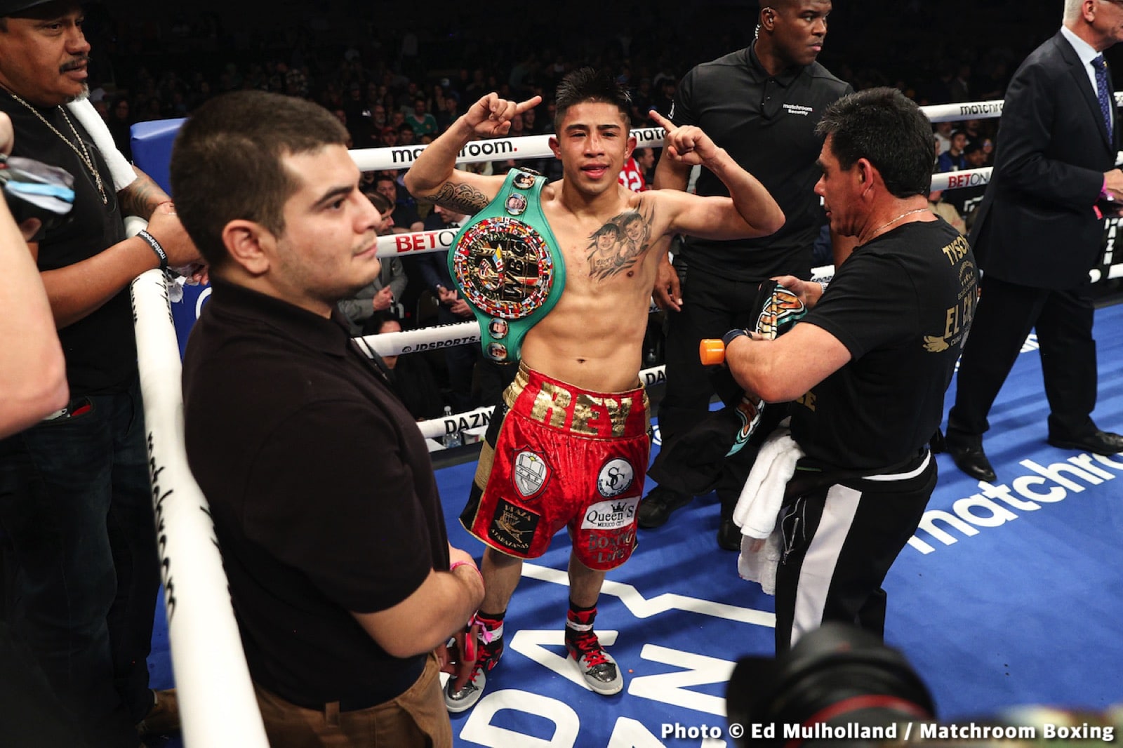 Image: Roman Gonzalez battles Julio Cesar Martinez this Saturday live on DAZN