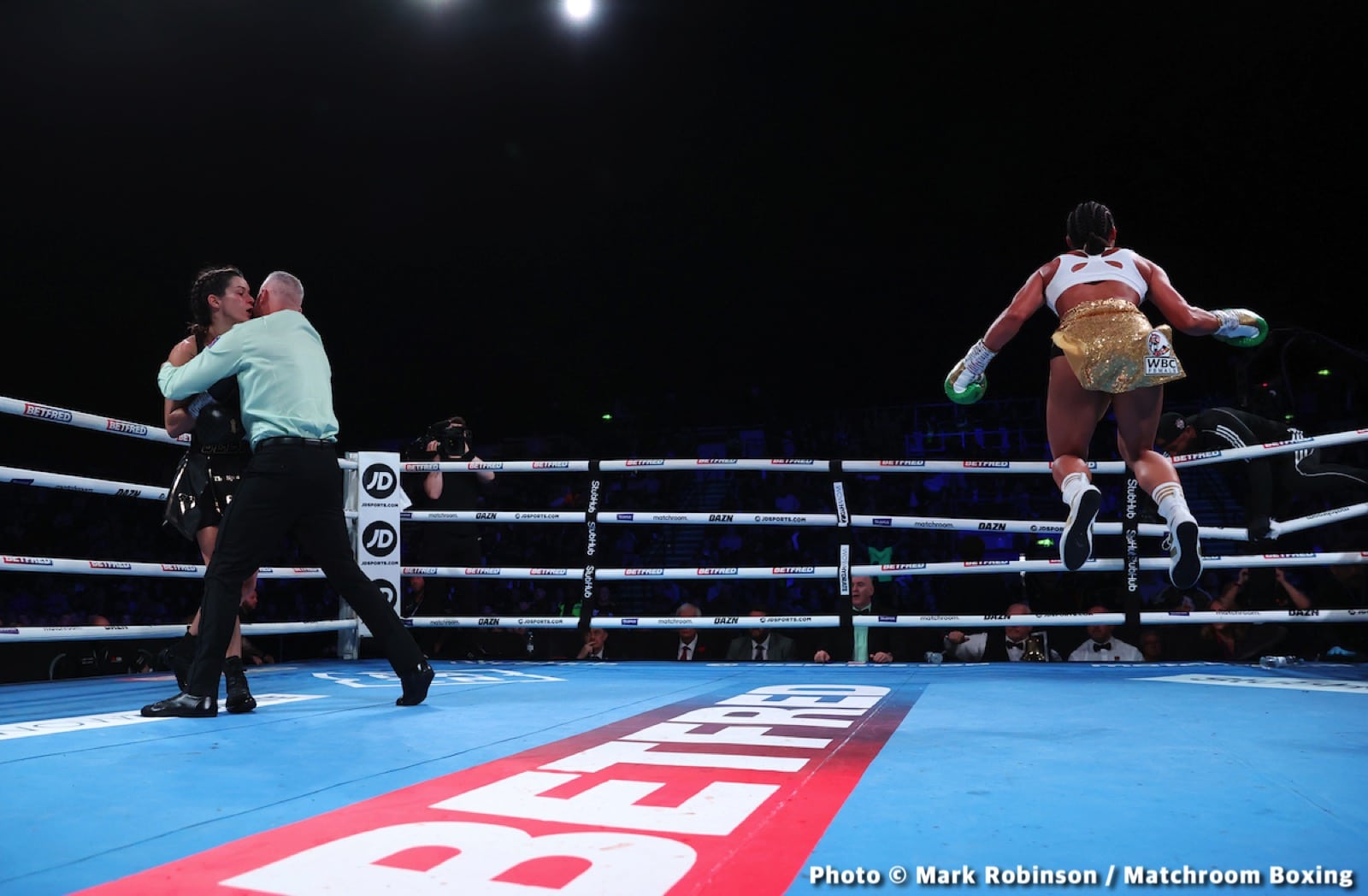 Image: Kid Galahad vs. Kiko Martinez - live results from UK
