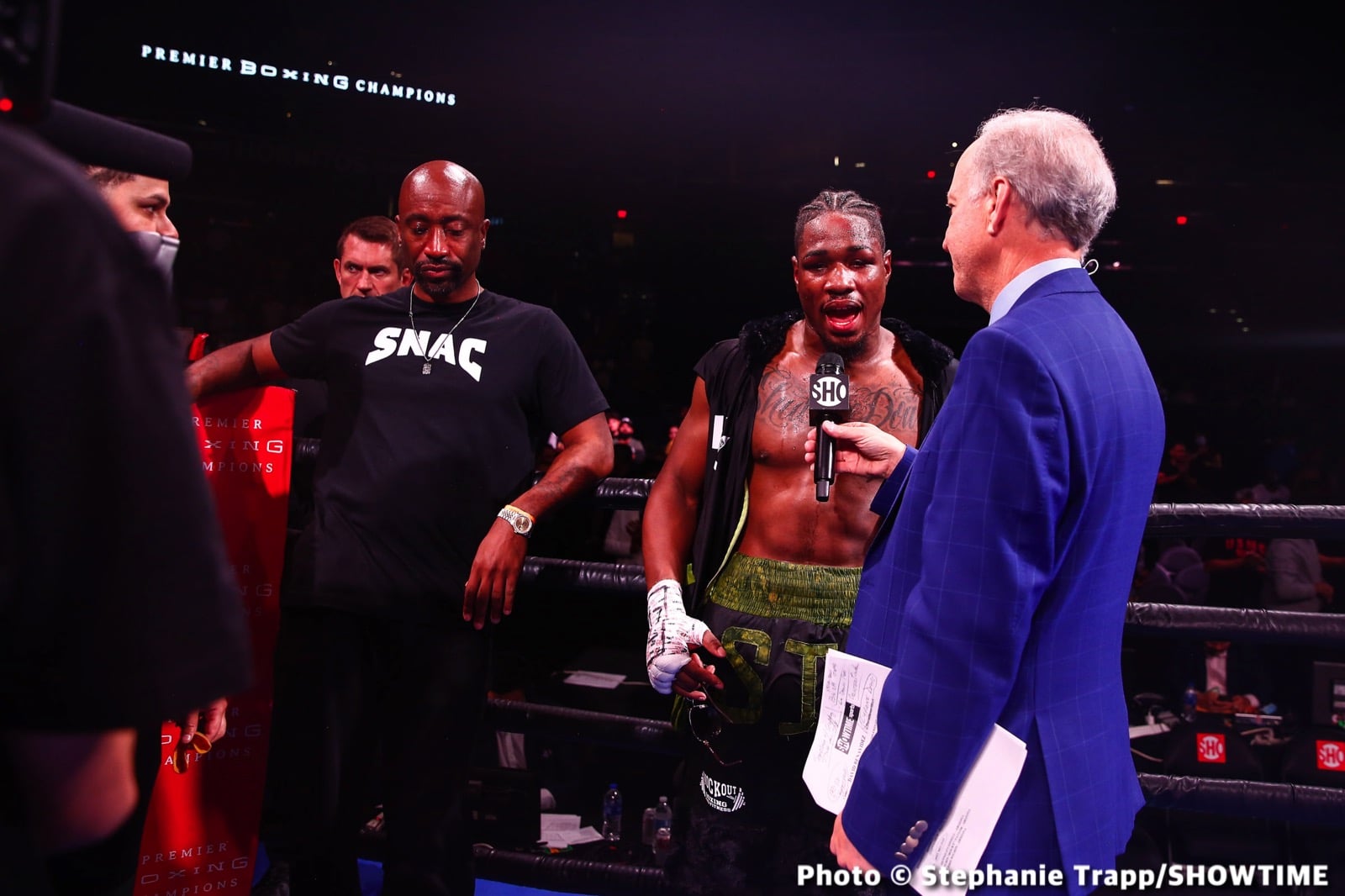 Image: Boxing Results: Benavidez Stops Davis!