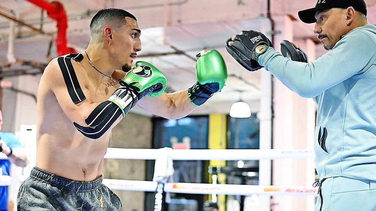 Teofimo Lopez boxing photo and news image