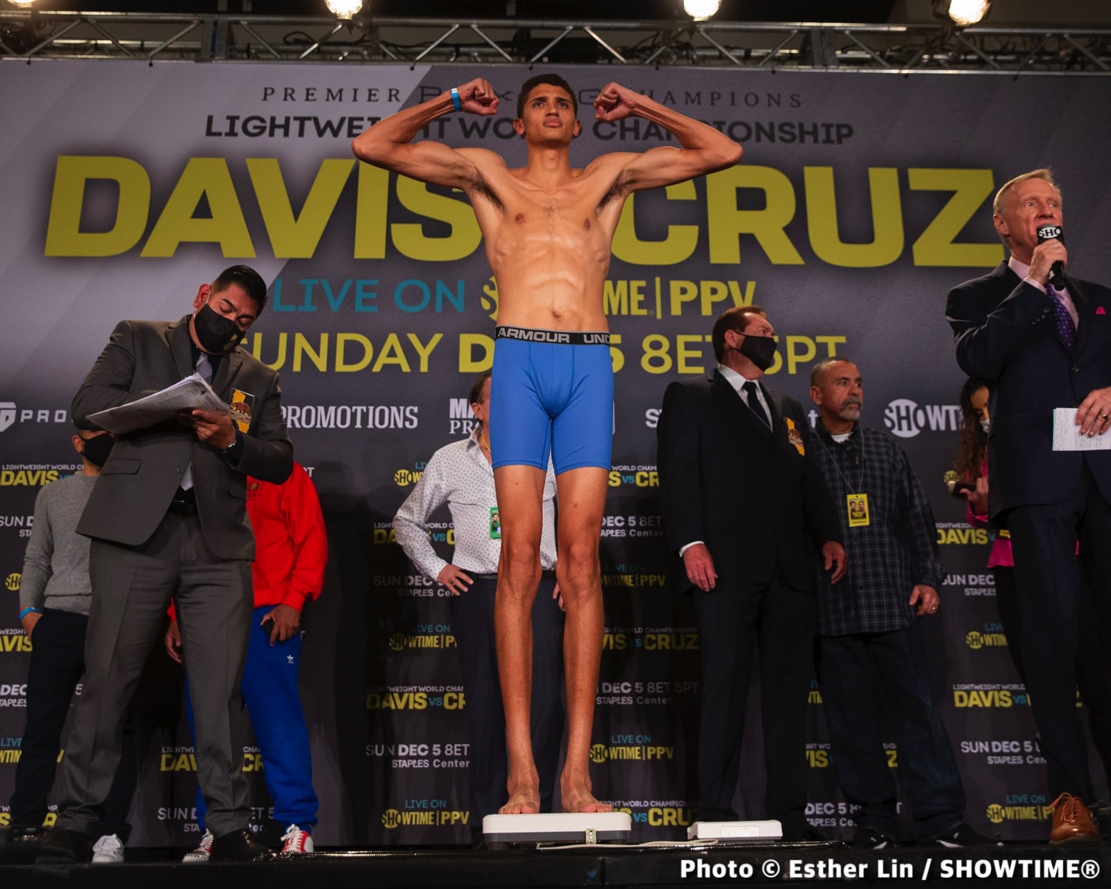 Image: Gervonta Davis SHOVES Isaac 'Pitbull' Cruz at weigh-in