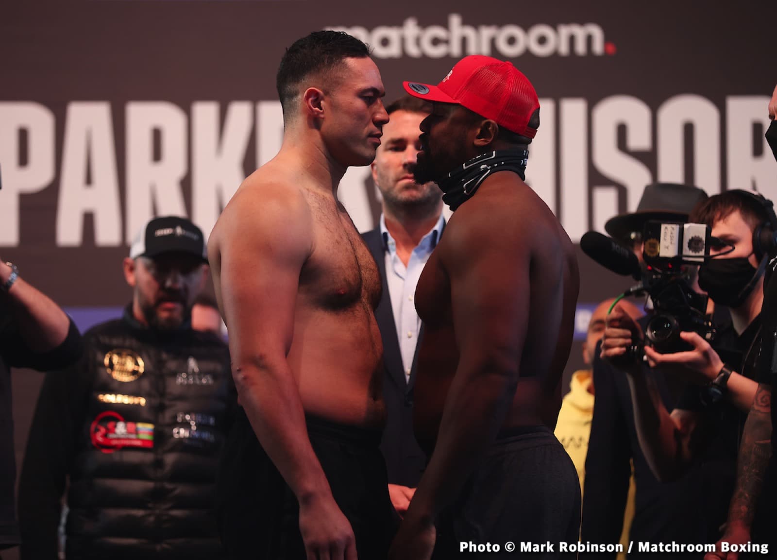 Image: Joseph Parker bulks up to 251, Dereck Chisora 248 1/2 - weigh-in results