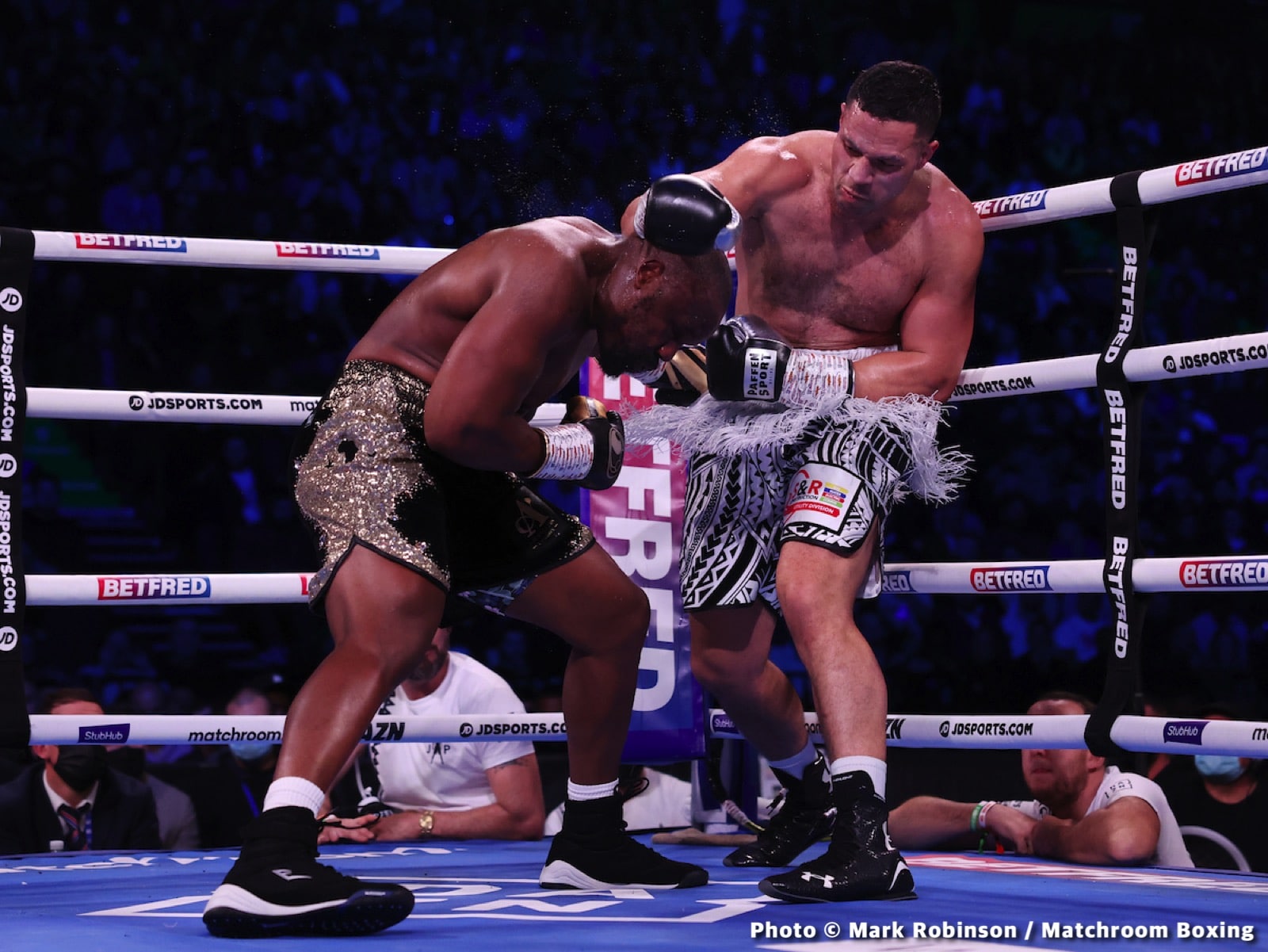 Joe Joyce, Joseph Parker boxing photos and news