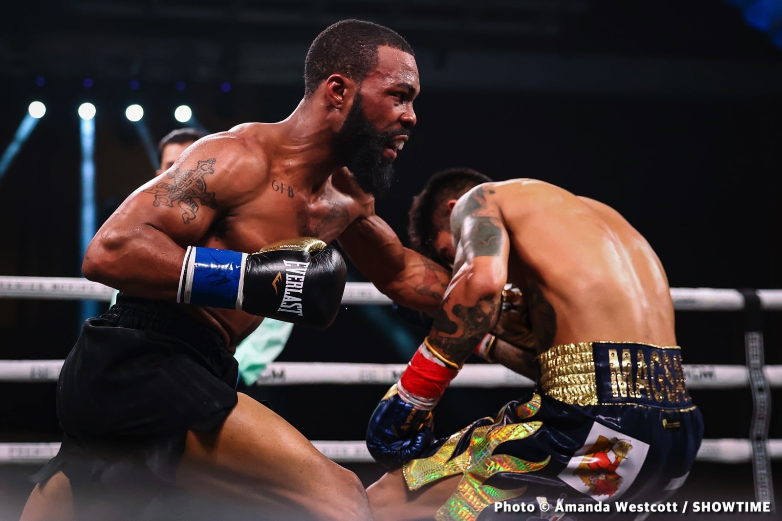 Image: Russell Jr. vs. Magsayo: "They Robbed Gary, he beat him with one hand," says Bozy Ennis