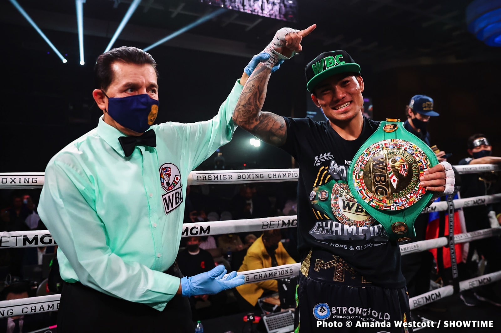 Image: Results / Photos: Magsayo Upsets Russel Jr, Matias Scores TKO Over Ananyan
