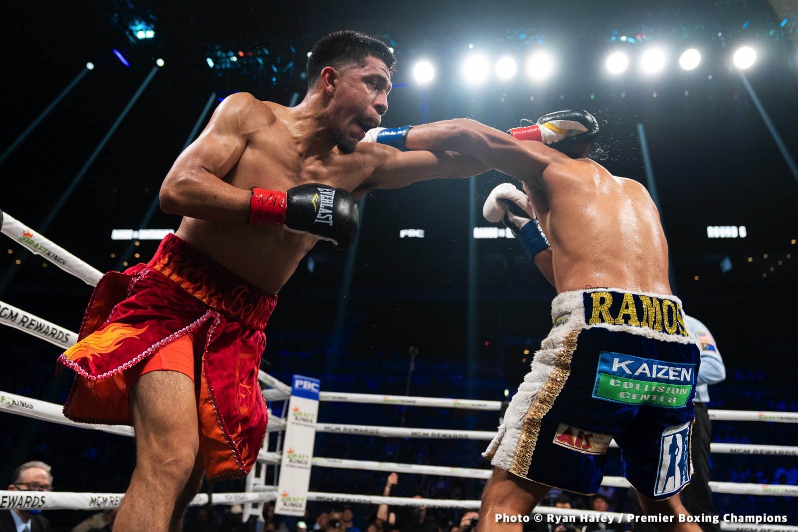 Image: Results / Photos: Keith Thurman schools Mario Barrios in comeback, Santa Cruz Wins