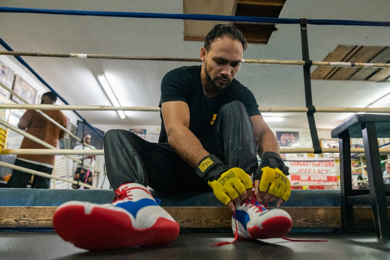 Image: Keith Thurman SCOLDS fans for their "short memories"