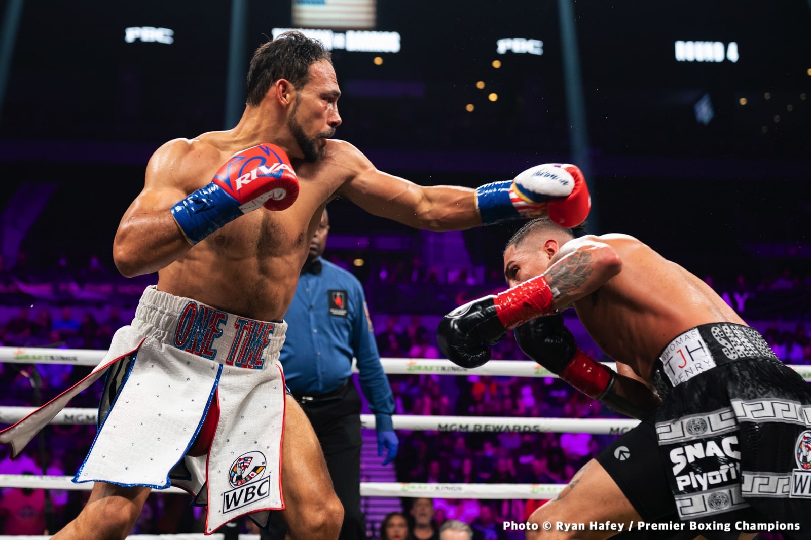 Image: Keith Thurman vs. Mario Barrios - LIVE results from Las Vegas
