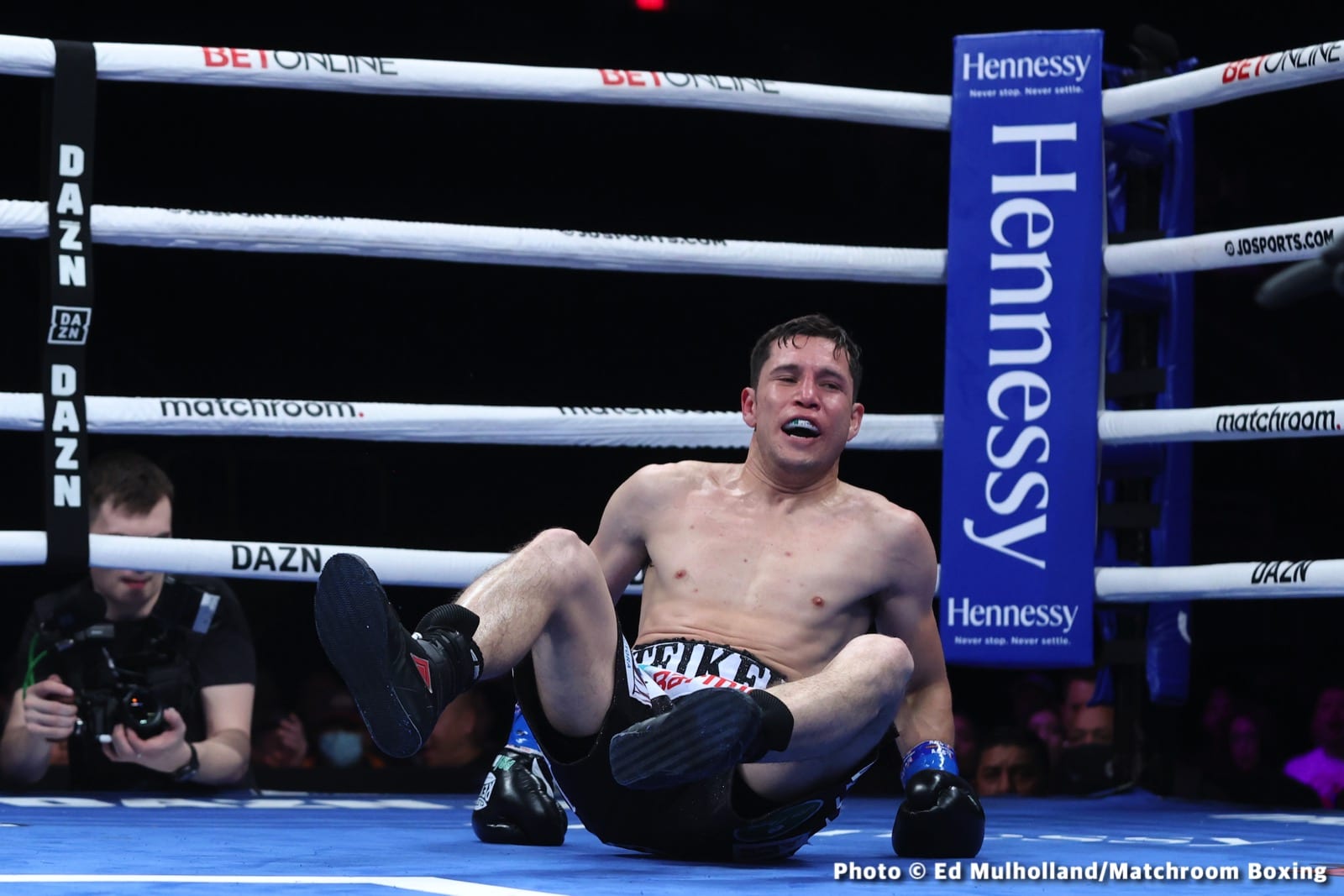 Image: Results / Photos: Jesse Rodriguez defeats Carlos Cuadras, wins WBC 115-lb title