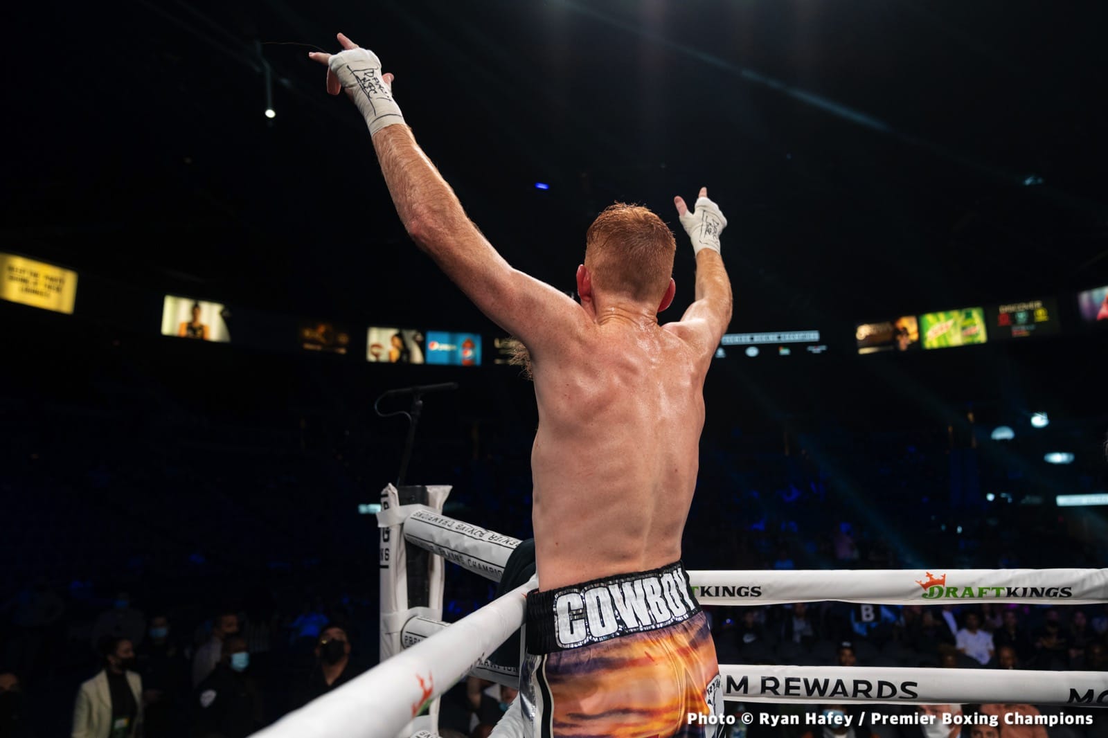 Image: Results / Photos: Keith Thurman schools Mario Barrios in comeback, Santa Cruz Wins