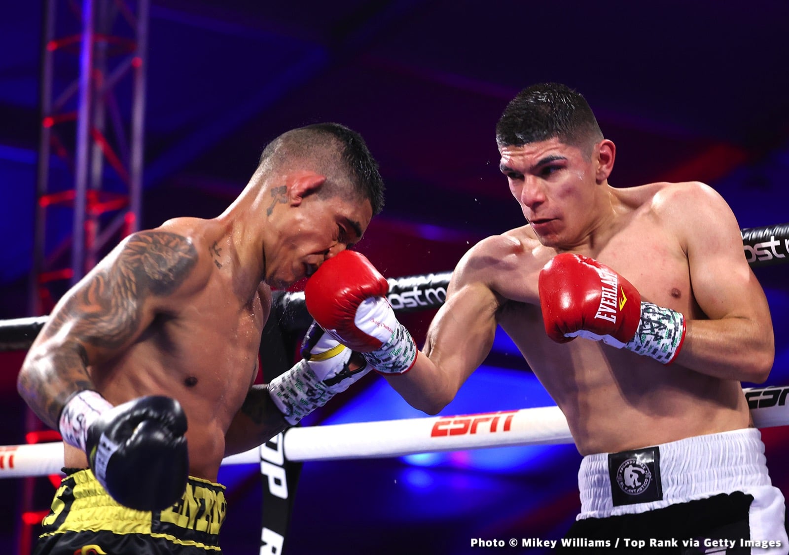 Image: Boxing Results: Miguel Berchelt Stopped by Jeremia Nakathila!