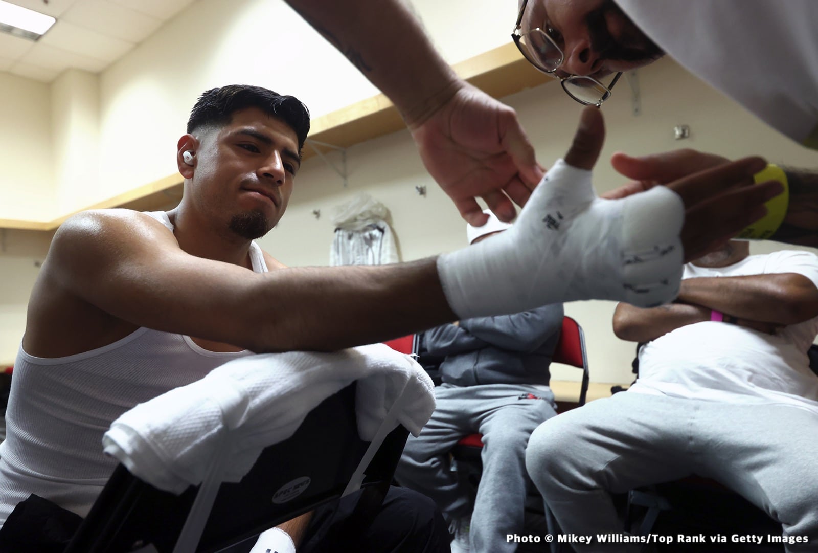 Image: Boxing Results: Jose Ramirez Defeats Jose “Sniper” Pedraza in Fresno!