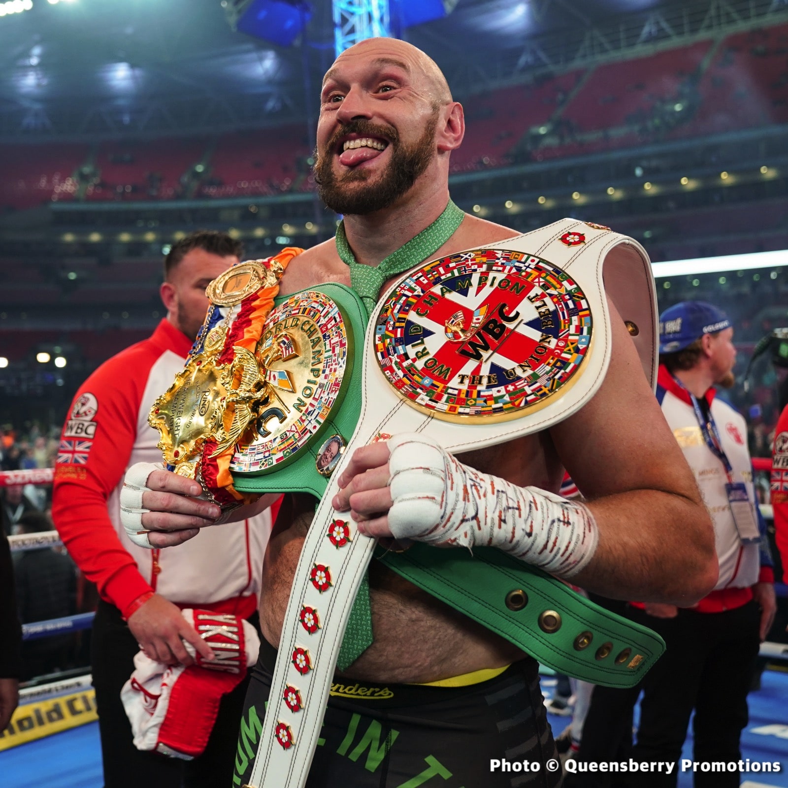 Image: Fury vs. Usyk negotiations won't go past this week says Frank Warren