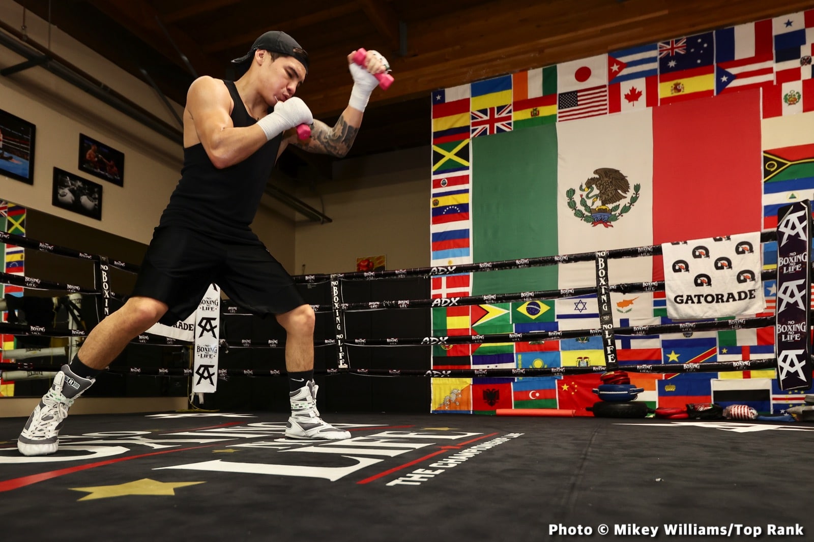 Image: Juan Manuel Marquez says Valdez must fight Stevenson on inside