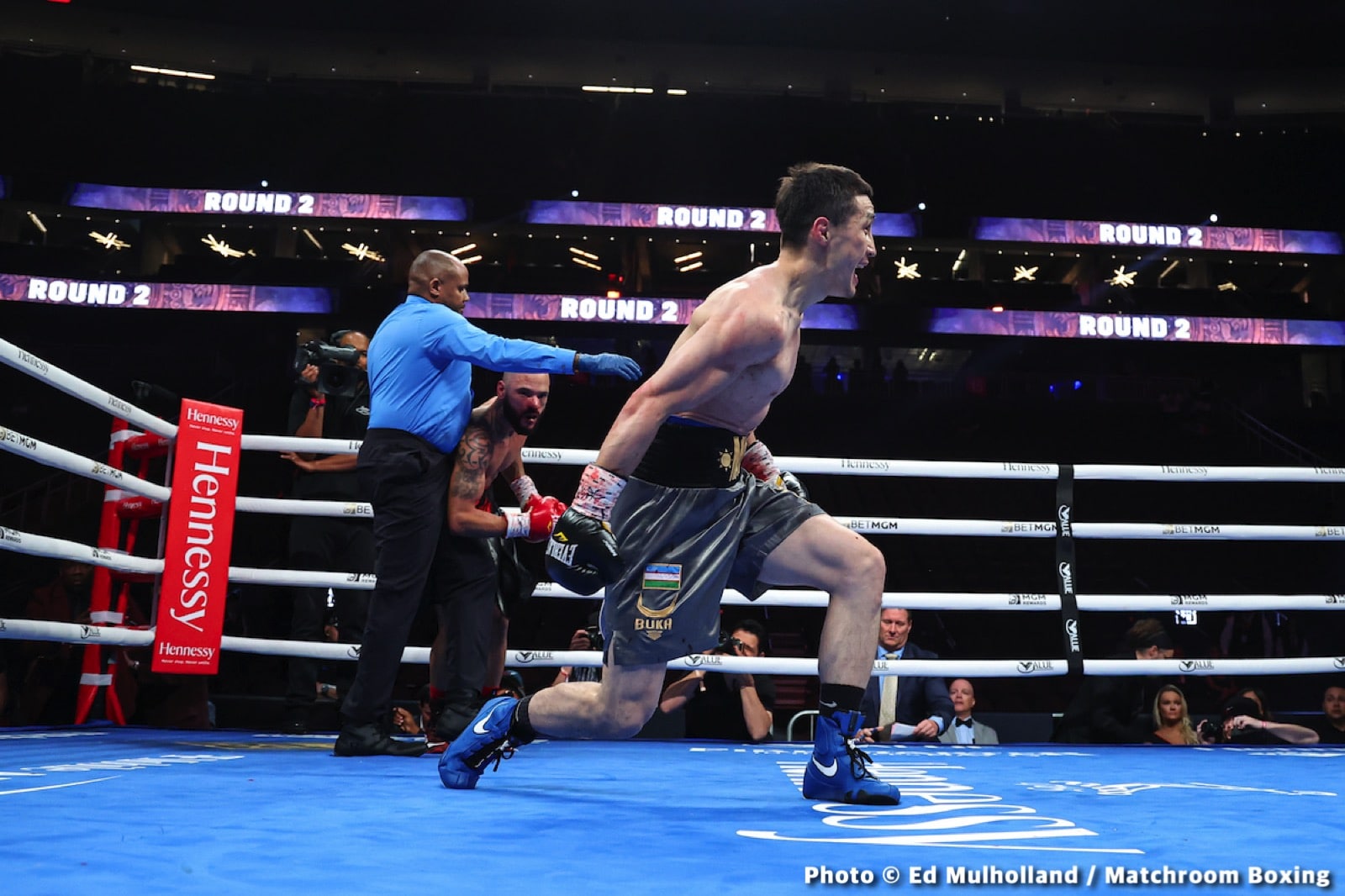Image: Canelo Alvarez vs. Dmitry Bivol - LIVE Results & Photos