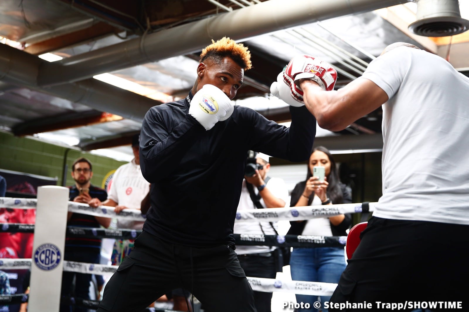 Image: Fans say Jermell Charlo "faking" broken hand to avoid Tszyu nightmare, want to see x-rays