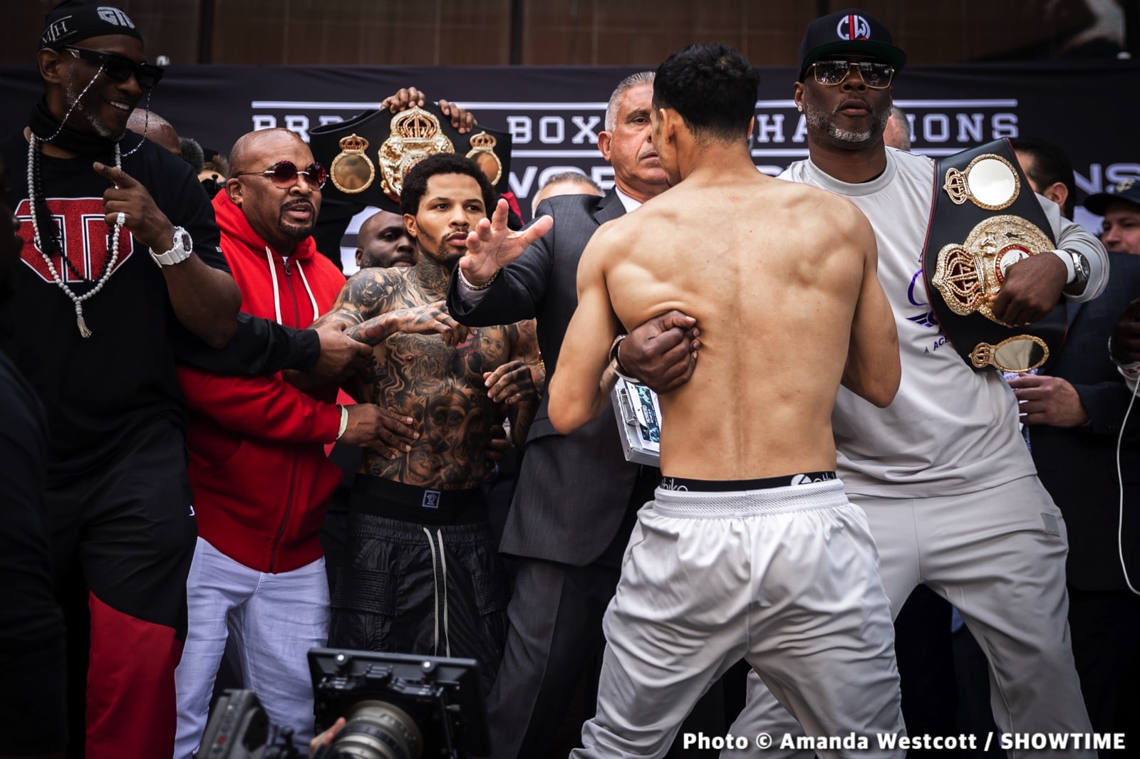 Image: Tank Davis loses self-control, shoves Rolly Romero off stage at weigh-in