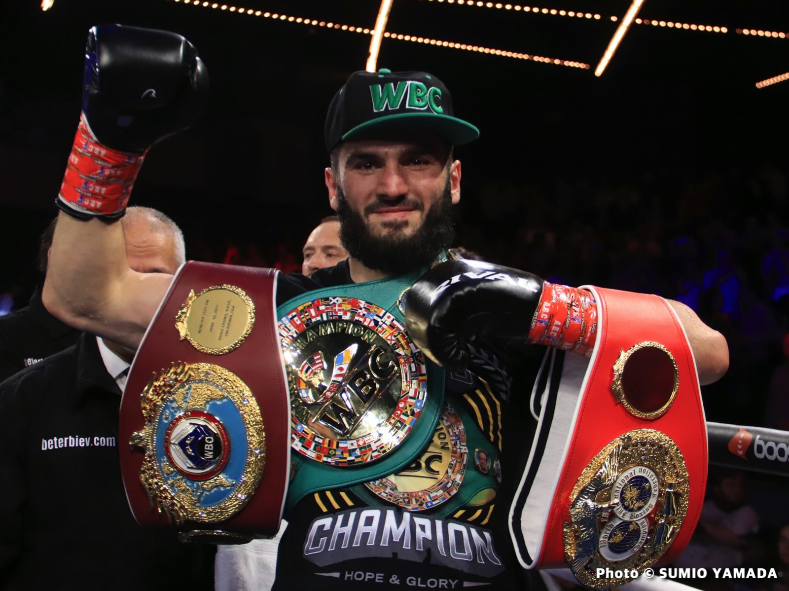 Image: Beterbiev calls out Bivol: "Let's do it" for undisputed 175-lb championship