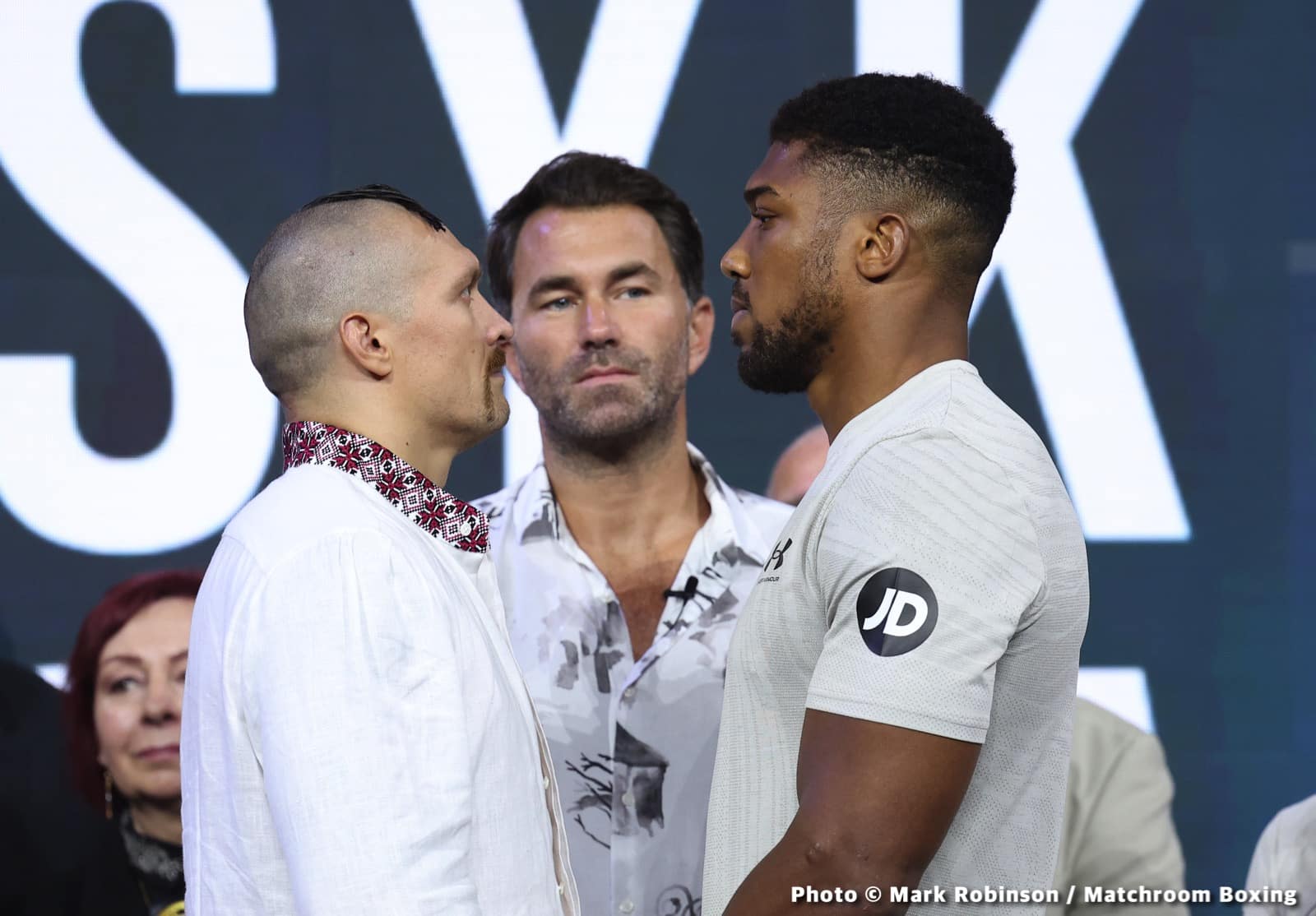 Image: Anthony Joshua 244.5 vs. Oleksandr Usyk 221.5 - weigh-in results