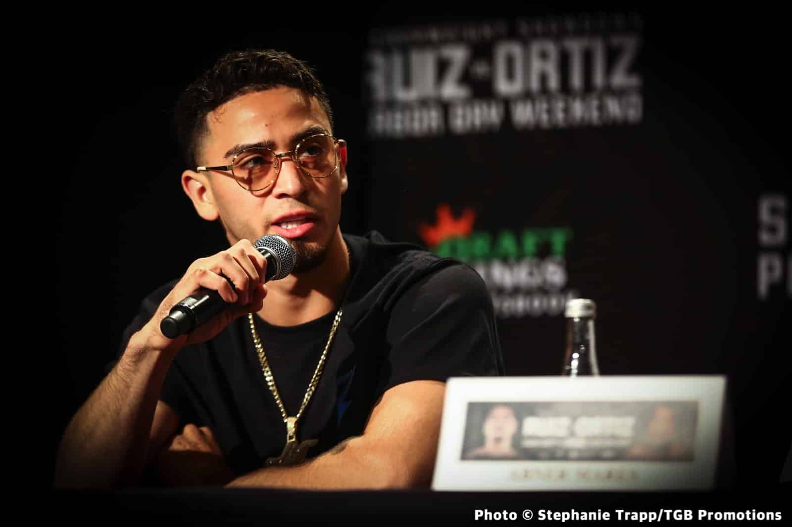 Image: Jose Valenzuela reacts to Isaac Cruz dismissing him