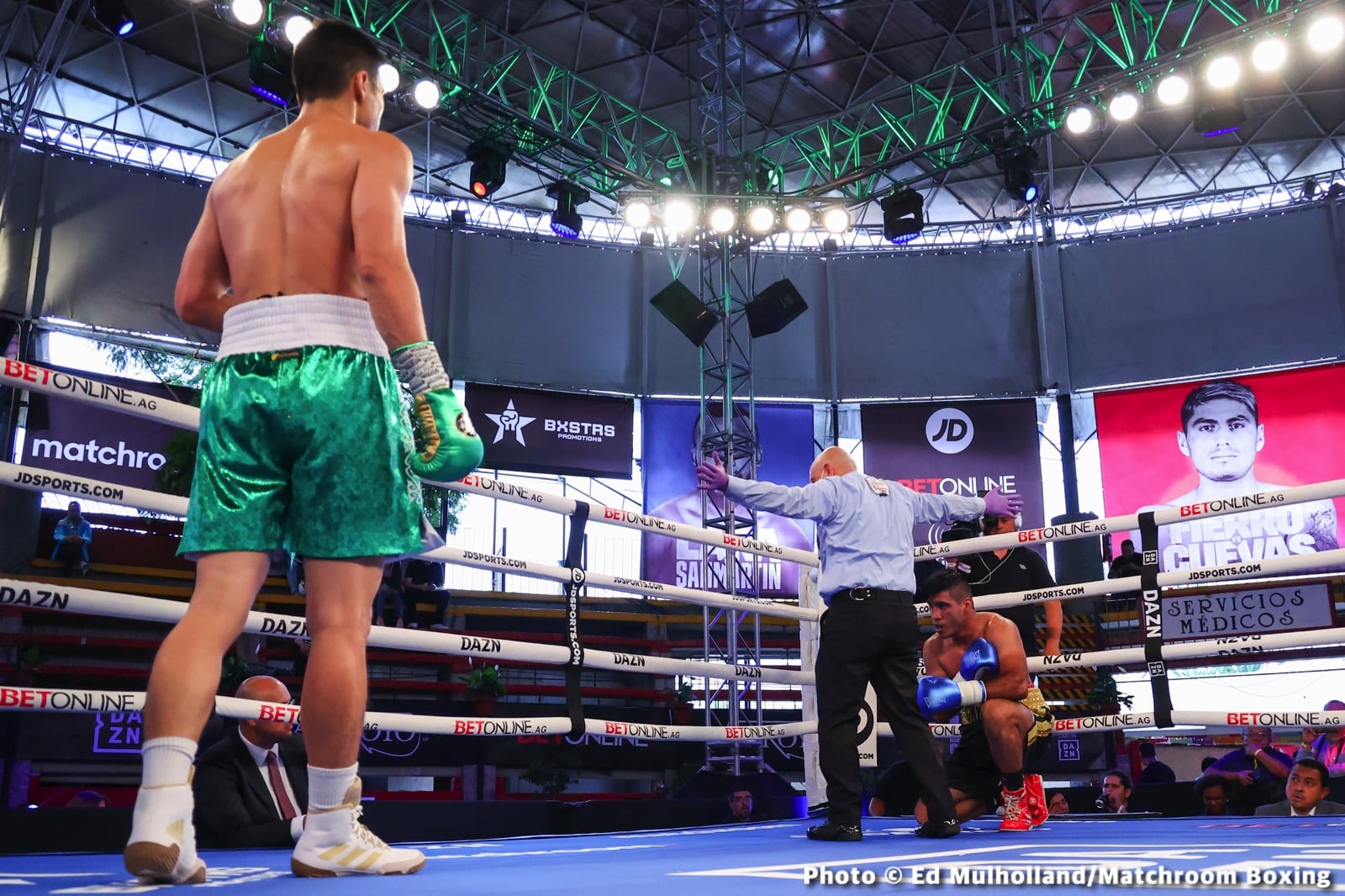 Image: Boxing Results: Mauricio Lara KO’s Jose Sanmartin!