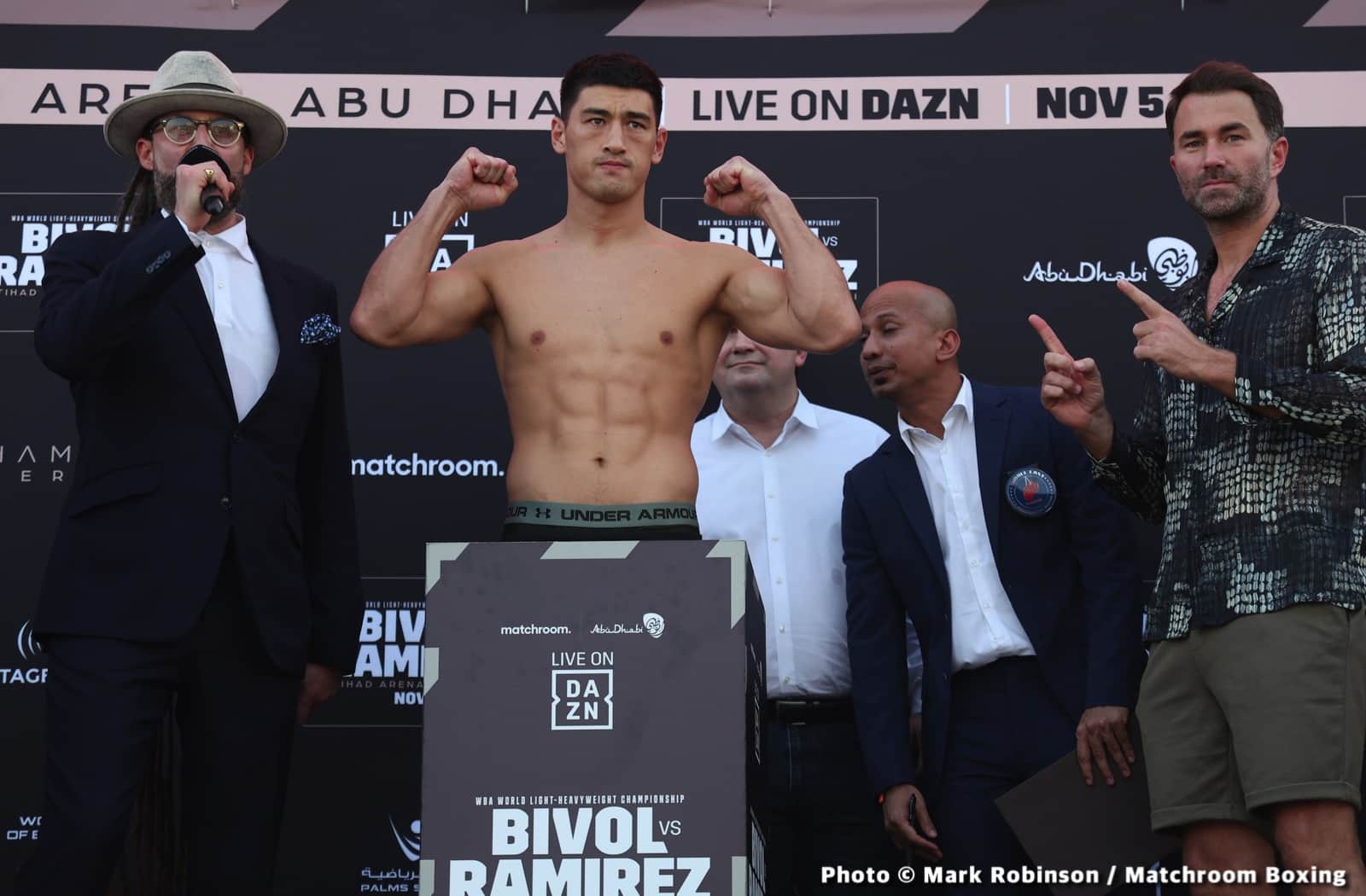 Image: Oscar De La Hoya previews Dmitry Bivol vs. Gilberto 'Zurdo' Ramirez