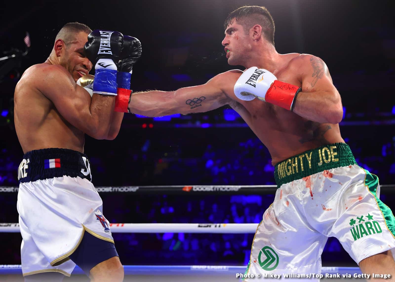 Image: Boxing Results: Teofimo Lopez wins a Split Decision over Sandor Martin!