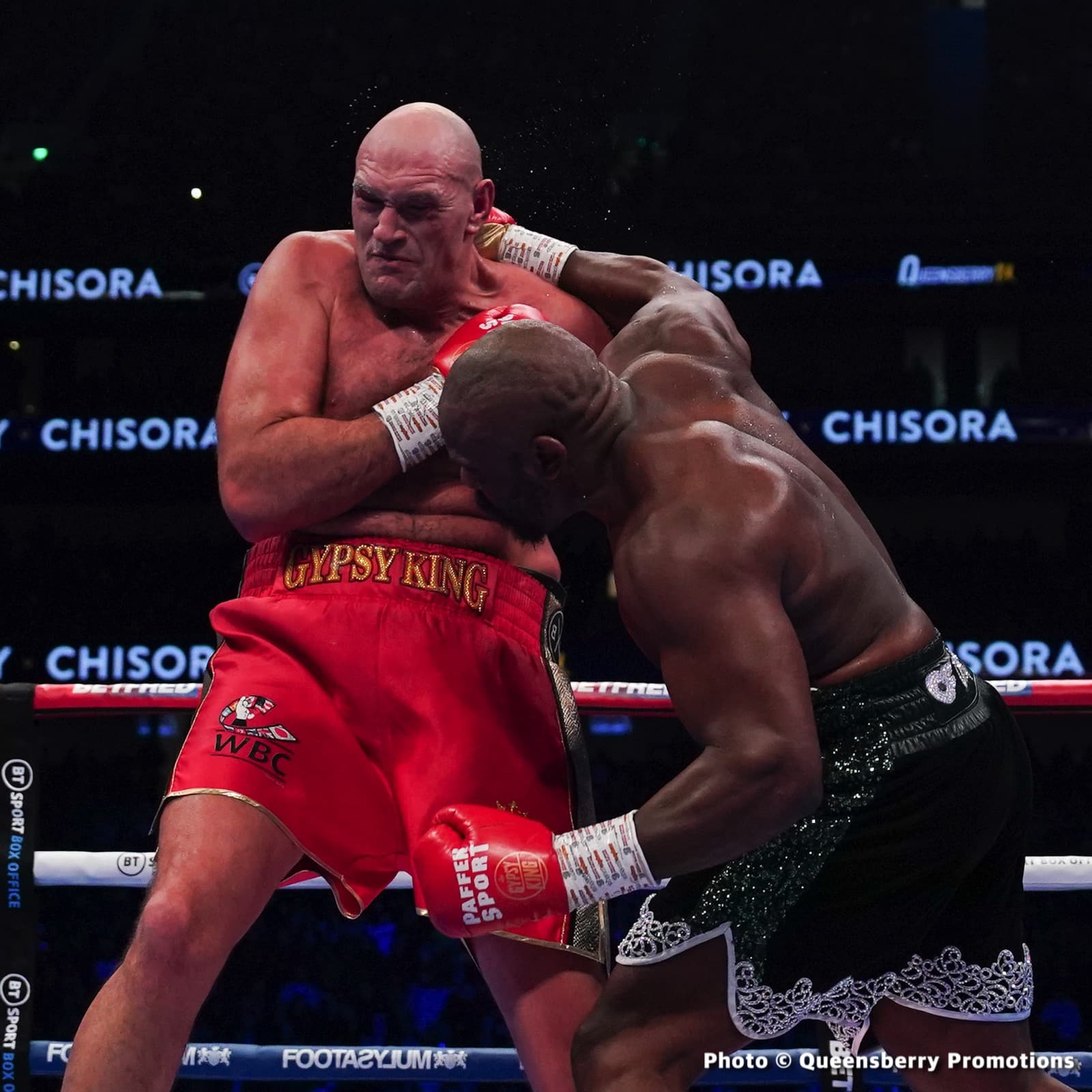 Image: Results / Photos: Fury stops Chisora in Tottenham, London
