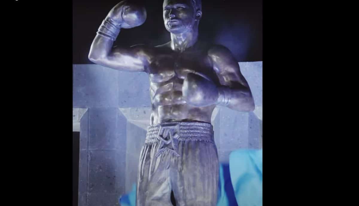 Image: Canelo Alvarez honored with statue in hometown in Mexico