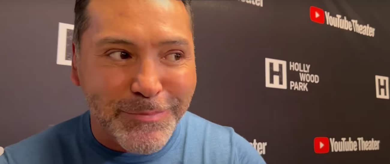 Image: Oscar De La Hoya shows off contract for Gervonta Davis vs. Ryan Garcia
