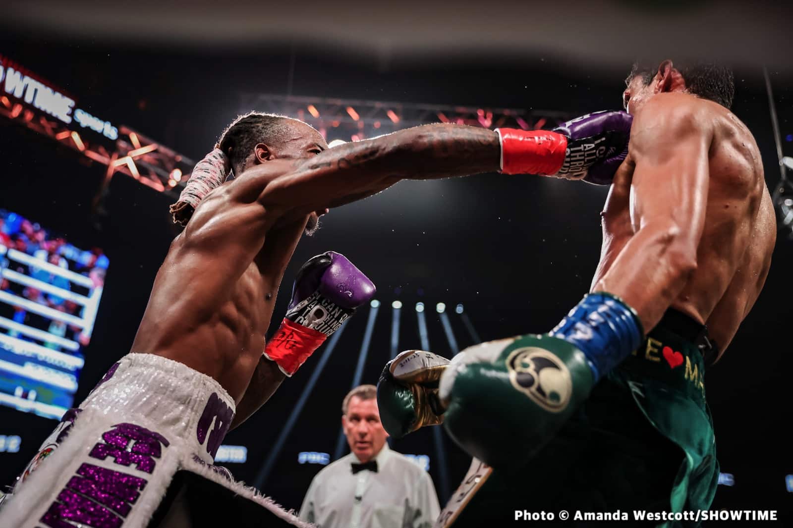 Image: Results / Photos: Foster Shocks Vargas, Barrios Stops Santiago!