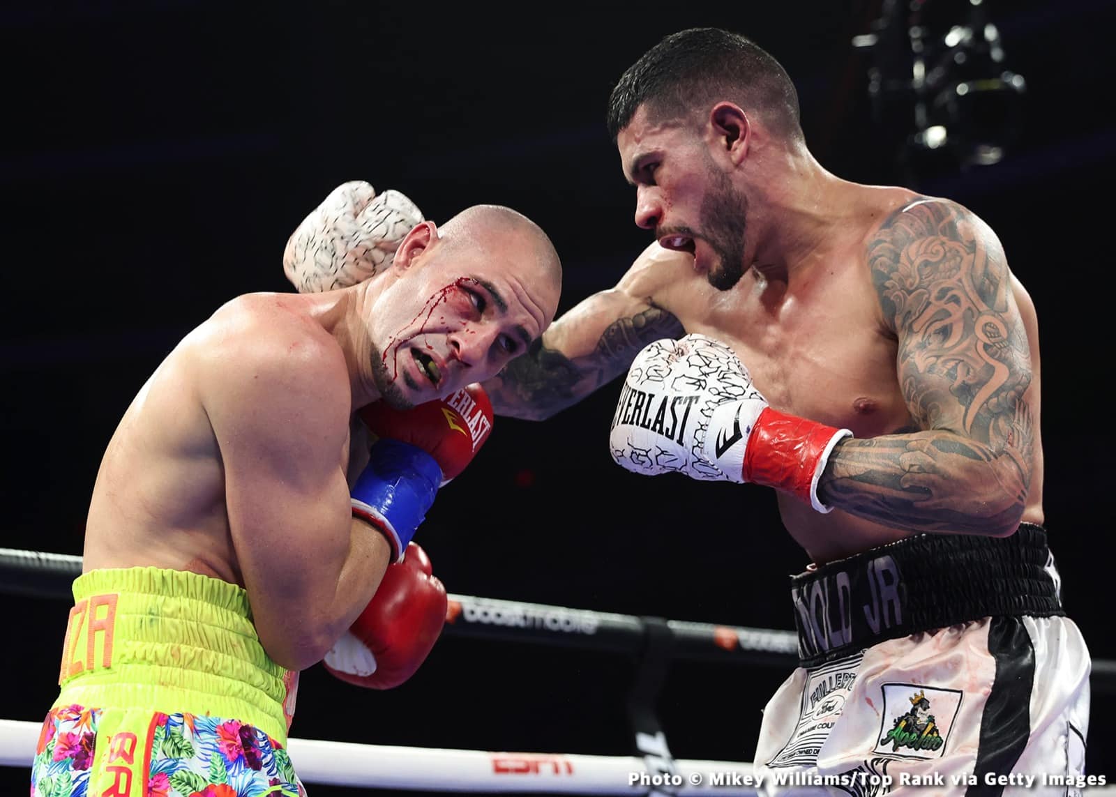 Image: Results / Photos: Navarrete Stops Liam Wilson in 9 Brutal Rounds
