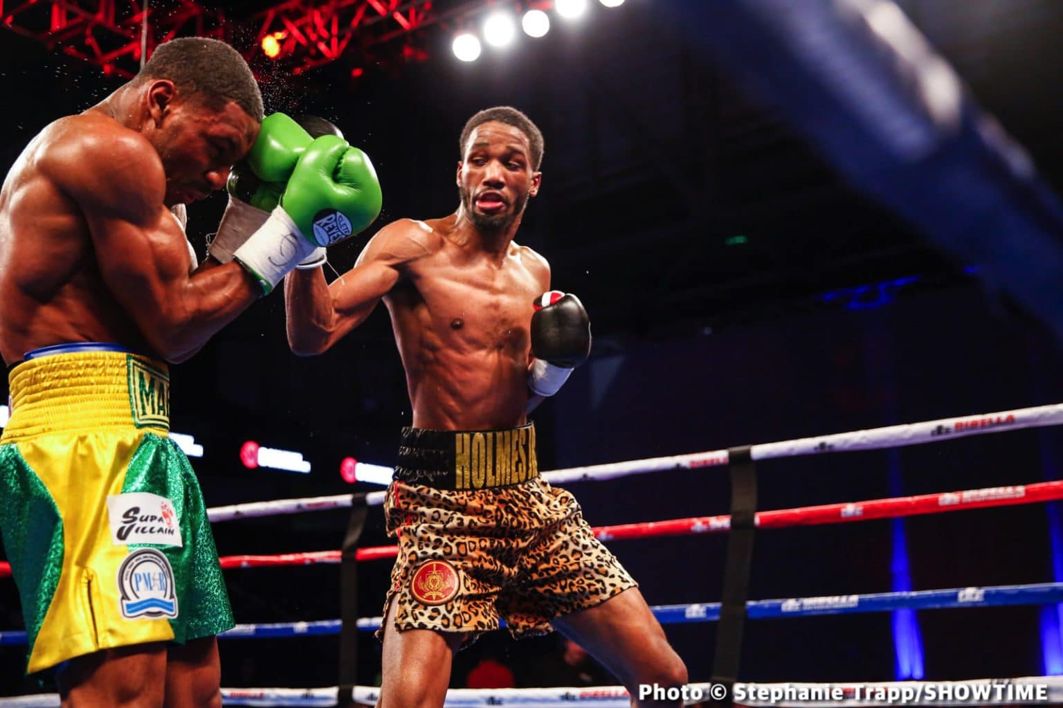 Image: Results / Photos: Holmes outpoints Villarreal on Showtime