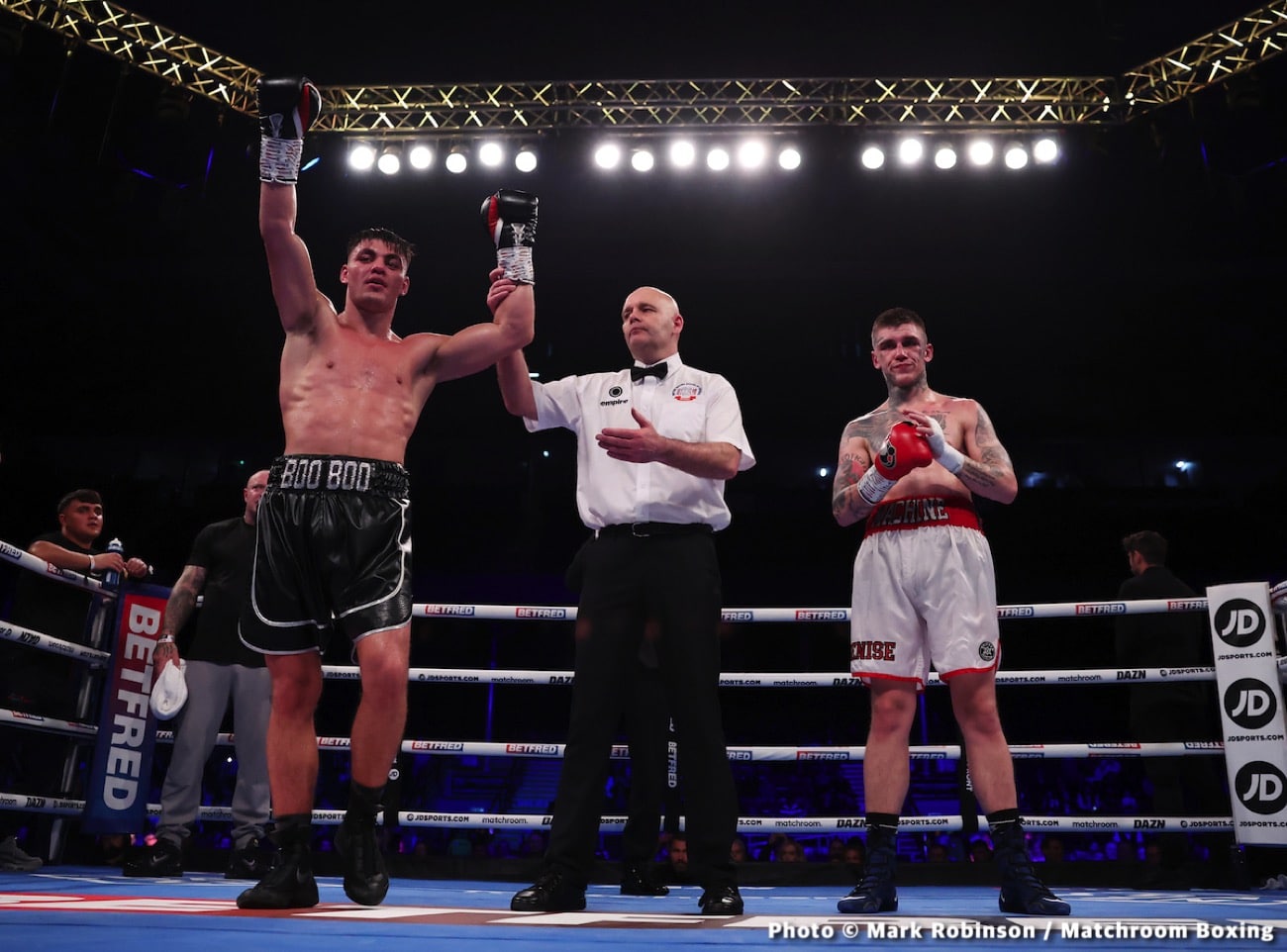 Image: Boxing results: Cyrus Pattinson Stops Chris Jenkins in a War!