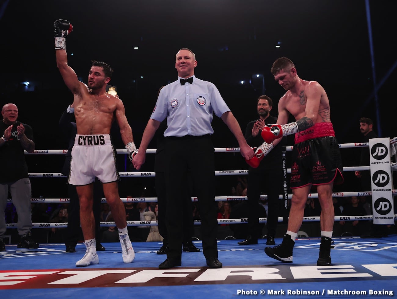 Image: Boxing results: Cyrus Pattinson Stops Chris Jenkins in a War!