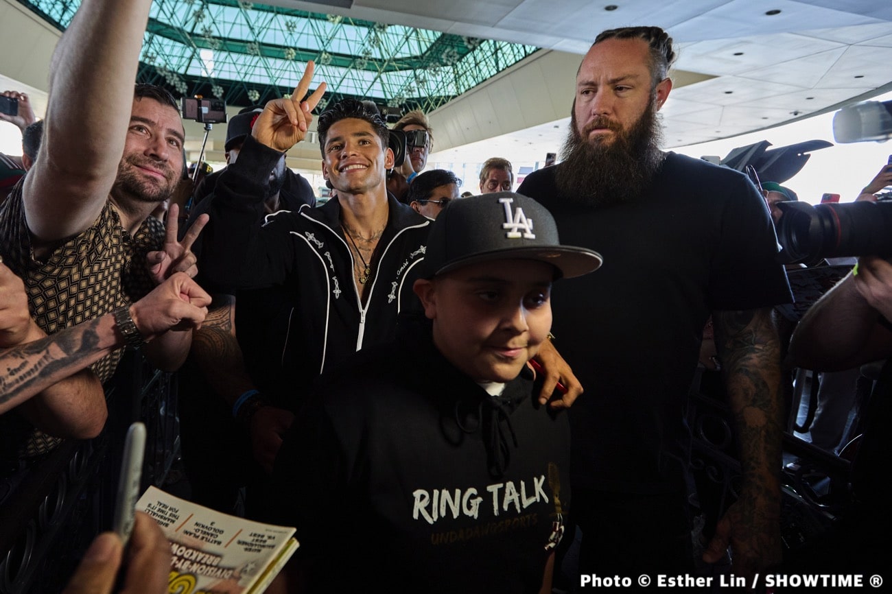 Image: Oscar De La Hoya glad Ryan Garcia took Oscar Duarte fight