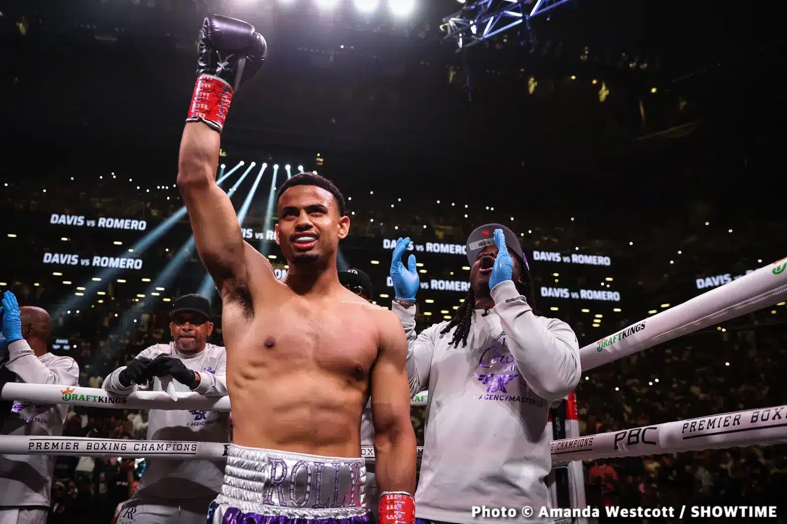 Image: Alberto Puello defends against Rolando Romero on May 13th on Showtime May 13th
