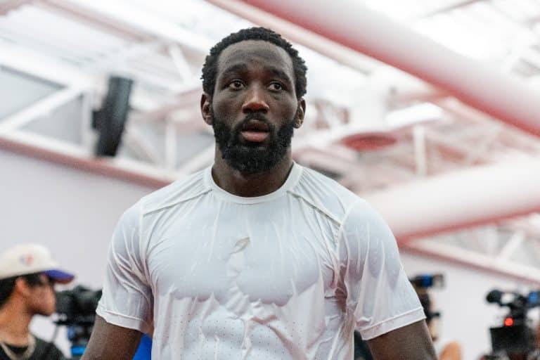 Image: Terence Crawford's Chase for Canelo: "He Doesn't Have Options" - Algieri