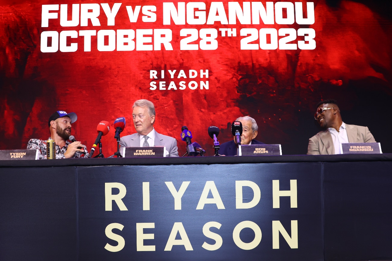 Image: Francis Ngannou concerned about Tyson Fury's gloves: "I think he cheats"