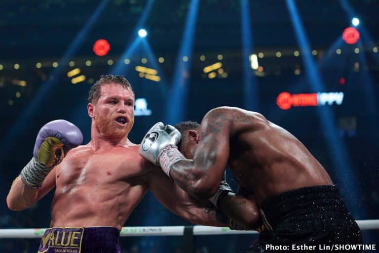 Image: Alvarez beats up Hatton, gives him an old fashioned whipping