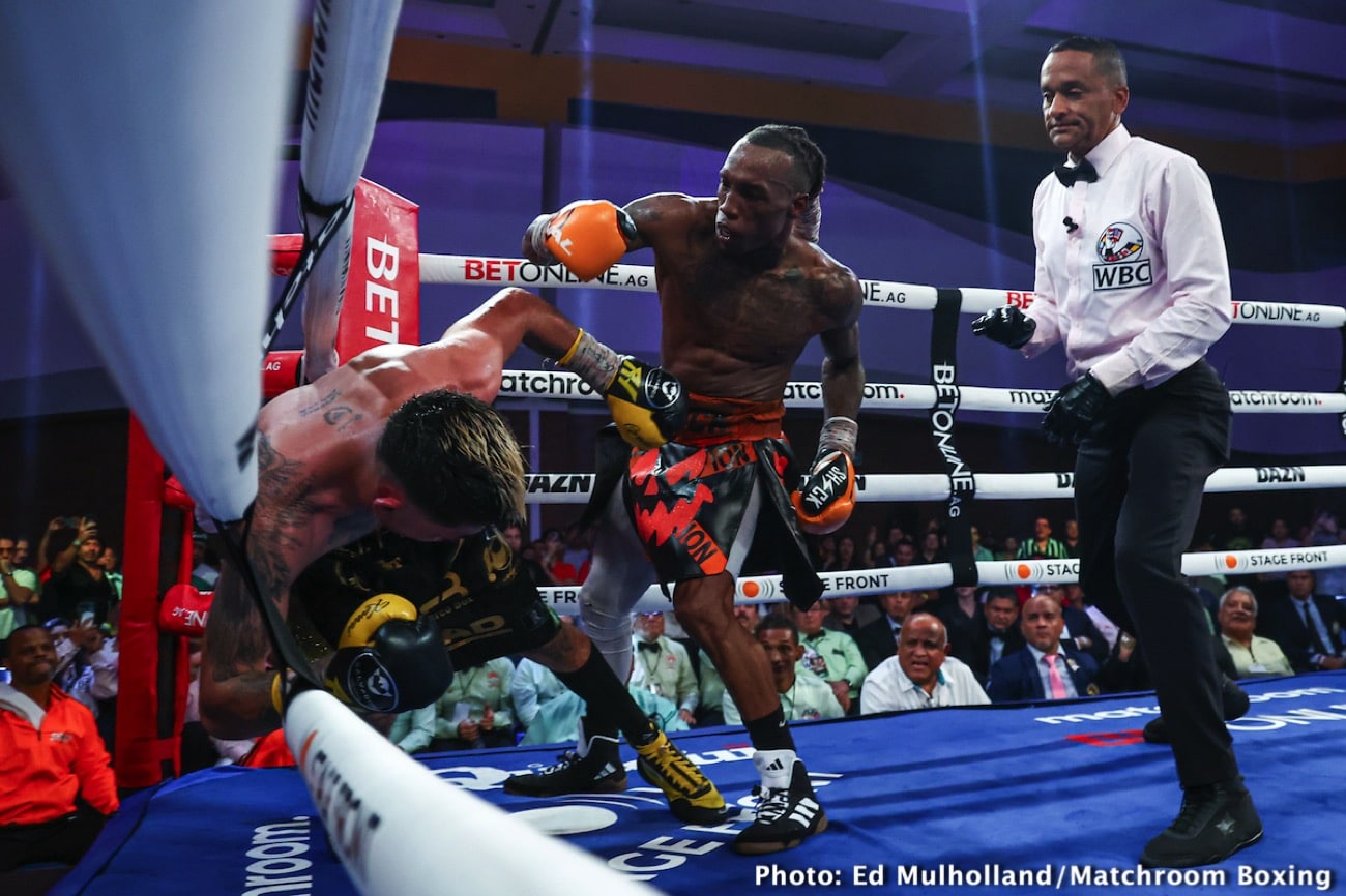 Image: Boxing results: O'Shaquie Foster stops Hernandez in miracle 12th round comeback