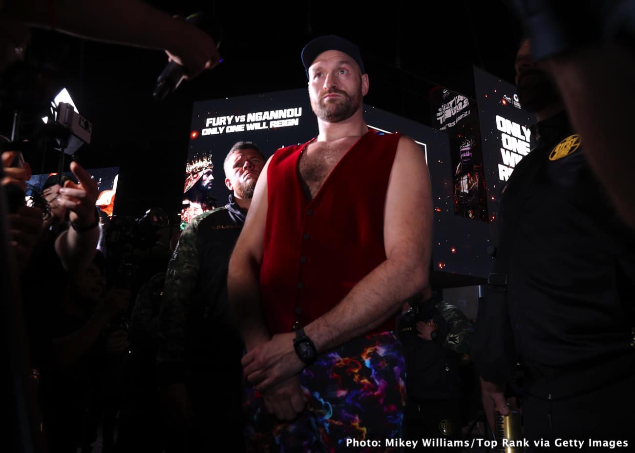 Image: Paul Butler Predicts Fury's Size and Roughhousing Will Wear Down Usyk