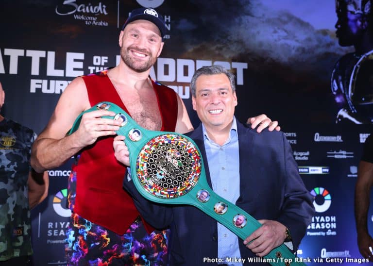 Image: WBC president says Tyson Fury must defend after Usyk fights