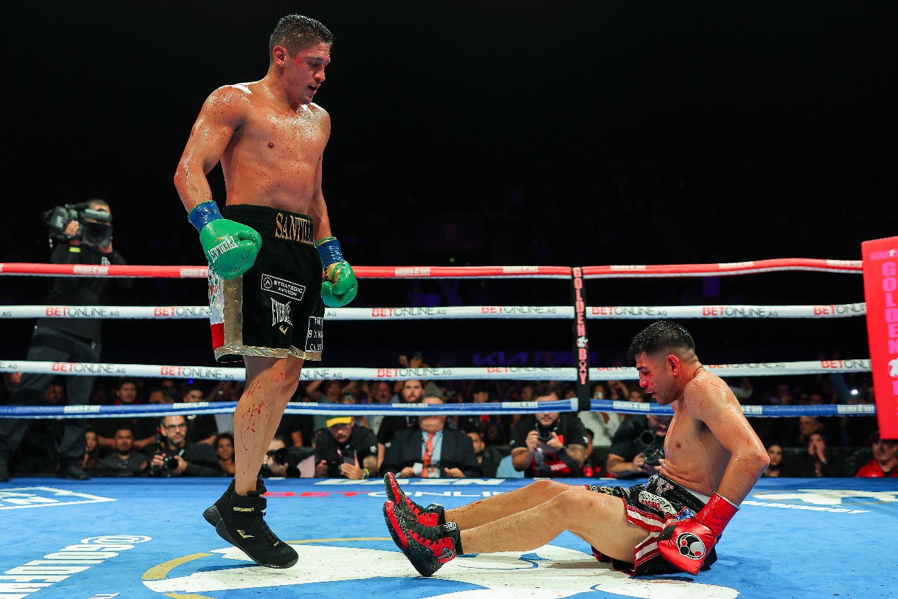 Image: Oscar De La Hoya reacts to Giovani Santillan win over Alexis Rocha