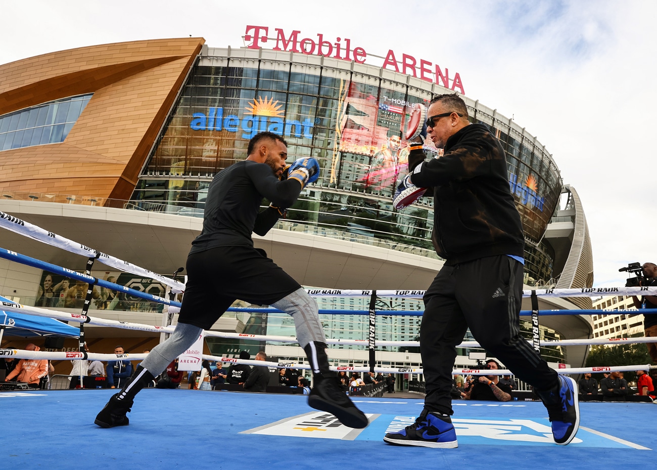 Image: Edwin De Los Santos hopes Shakur Stevenson tries to knock him out