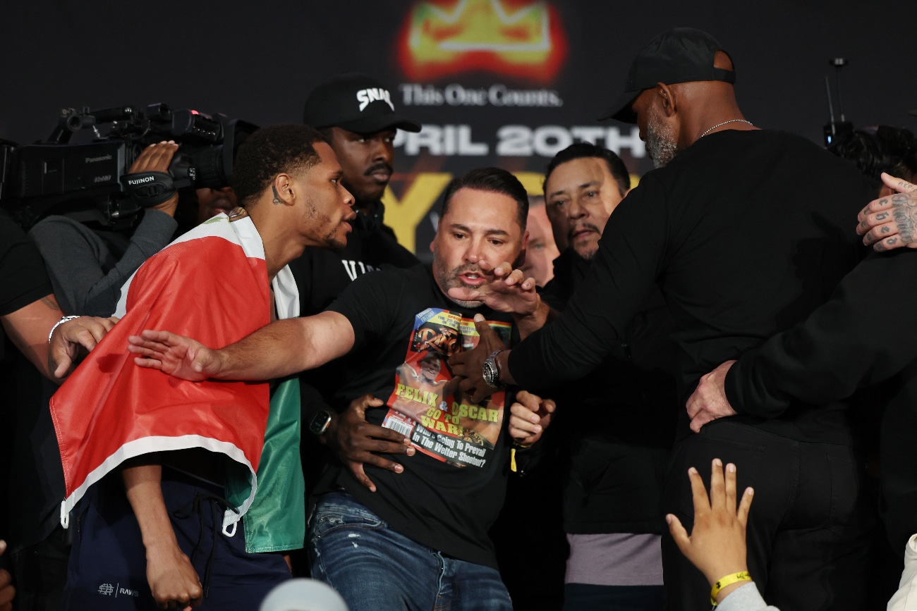 Image: Oscar De La Hoya Calls on Devin Haney to Fire His Father