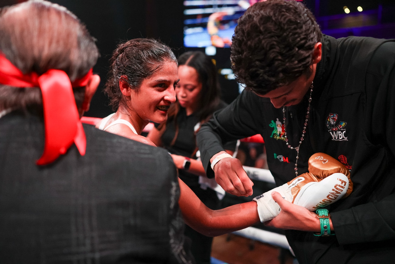 Image: Boxing Results: Gabriela Fundora Stops Alaniz In The 7th, And Wins The Undisputed Flyweight Crown 