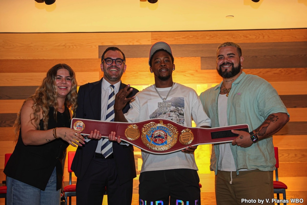Image: Top Rank Scrambles for New Foe as Edwin De Los Santos Rejects Offer to Challenge Keyshawn Davis's WBO Lightweight Title in Norfolk Homecoming